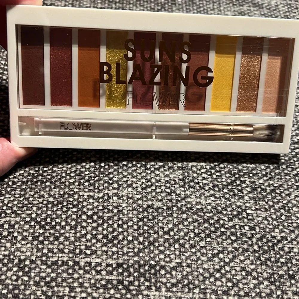 NWT Flower Suns Blazing Eyeshadow Palette